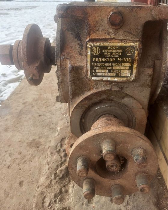 Редуктор Ч-100 в робочому стані