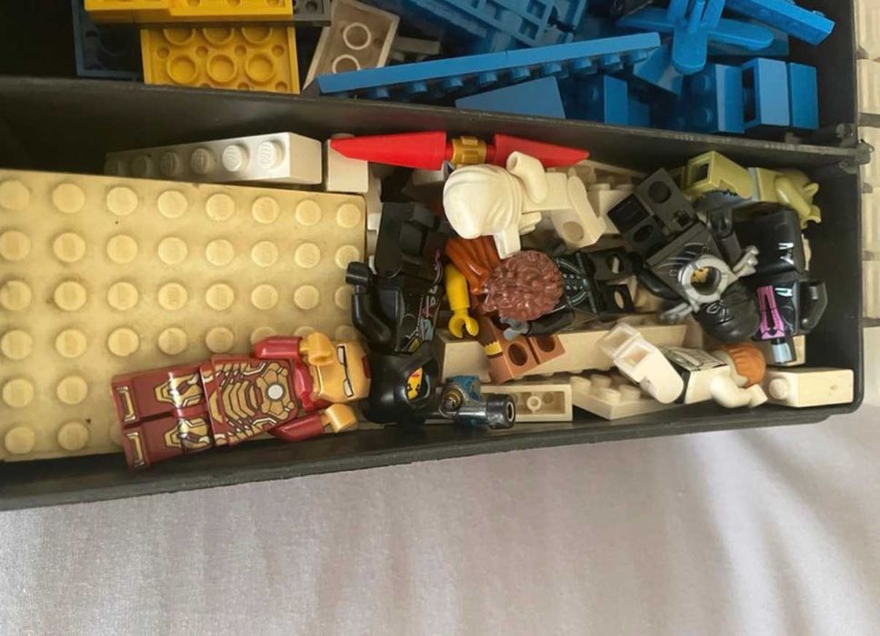 Lote LEGO ~10kg - Minifiguras Star Wars, Marvel, Ninjago + Peças Soltas