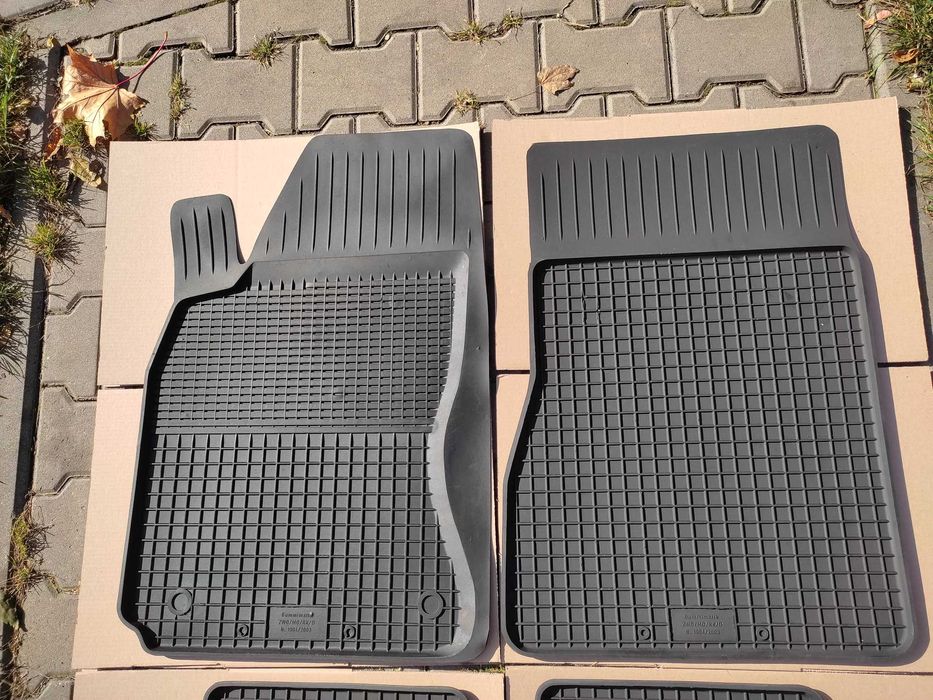 TOYOTA COROLLA E12 NOWE Dywaniki PRZÓD gumowe przednie korytka korytko