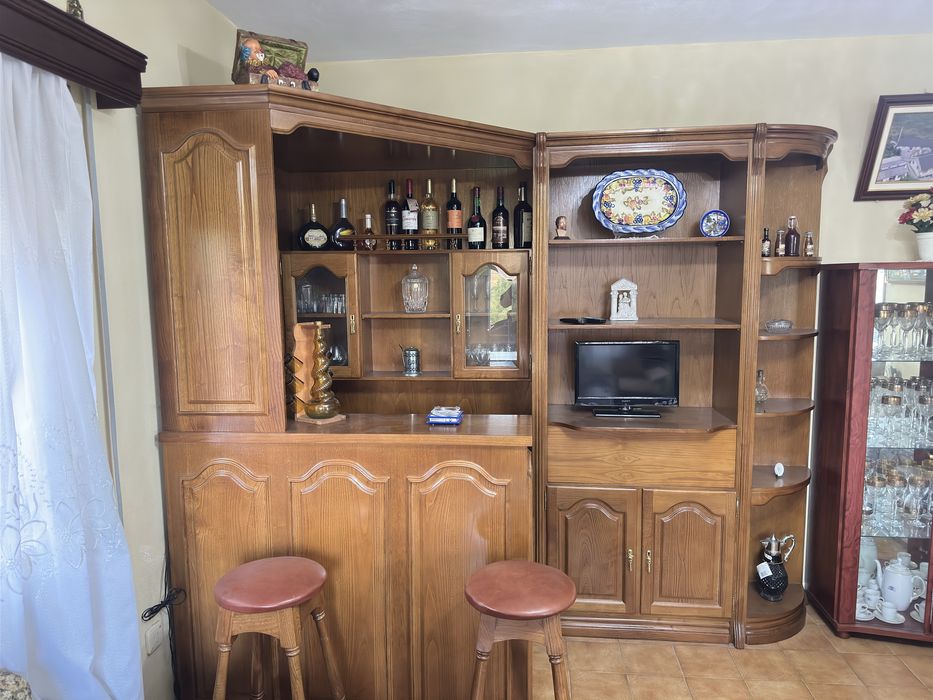 Sala completa pouco usada