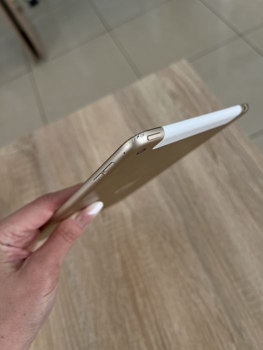 Продам iPad mini 4