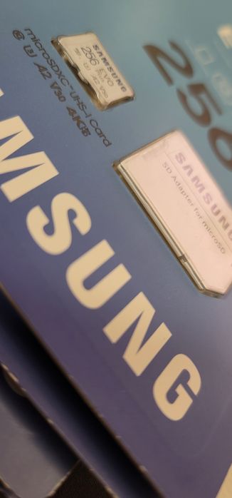 Карта пам'яті Samsung 256 GB micro SDXC Class 10 UHS-I U3 EVO Plus.