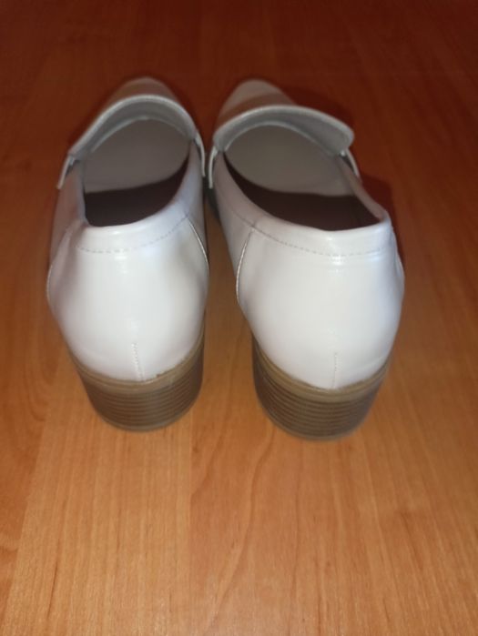 Buty damskie na obcasie