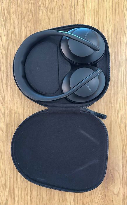 Bose Noise Cancelling Headphones 700 – Preto + Estojo