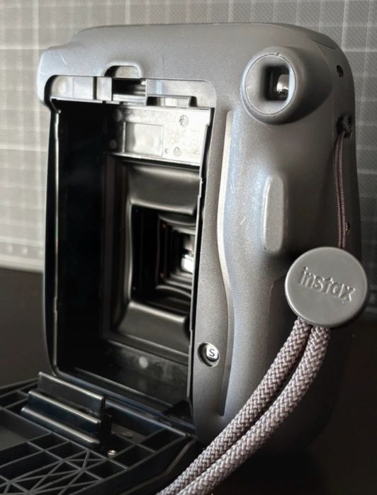 Câmara Instantânea Instax Mini 11 – Como Nova
