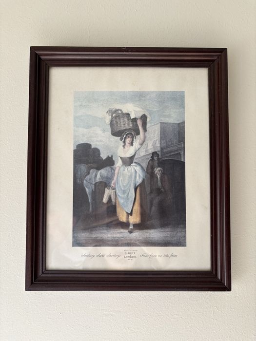 5 Quadros de parede com moldura em madeira escura