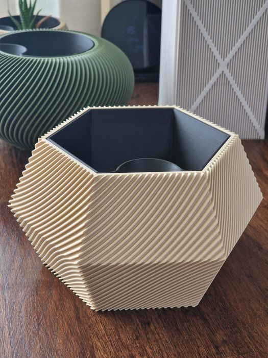 Сучасні самополивні  вазони