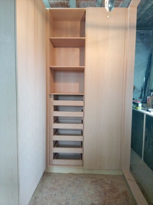 Carpenter for clean work64584425899266120