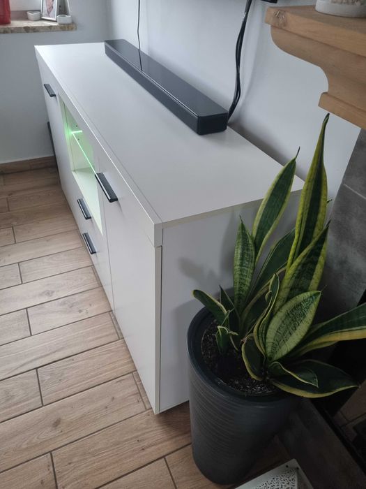 Pojemna Biała Komoda