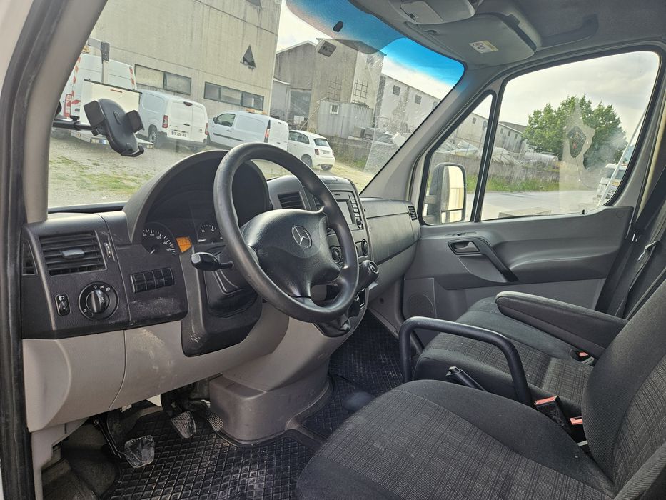 Aluguer carrinha de  contentor com plataforma elevatória 750kg