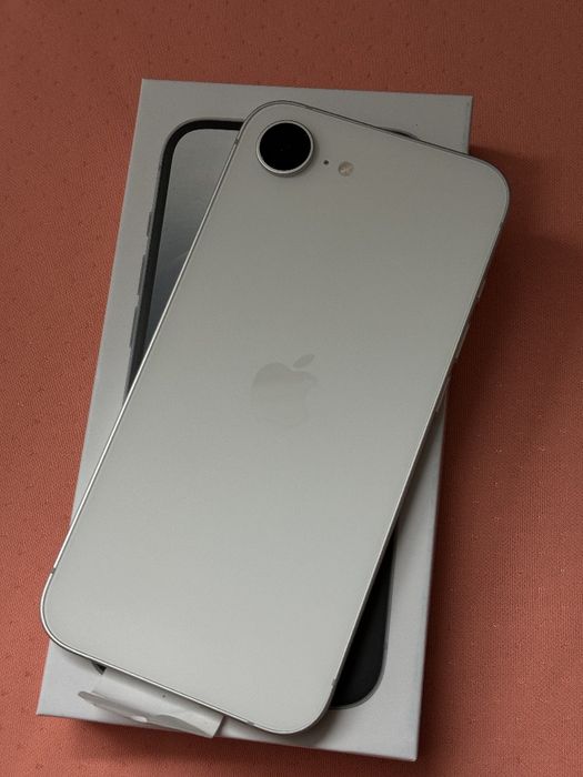 iPhone 16e white 128 gb
