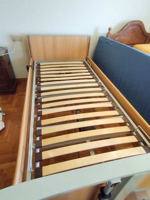 Cama articulada como nova