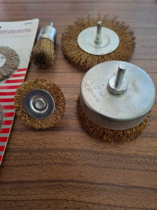 Escova Catrabucha de arame latonado (conjunto)