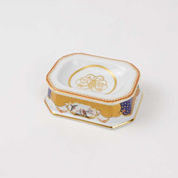 Saleiro em porcelana da Vista Alegre, "Mottahedeh"