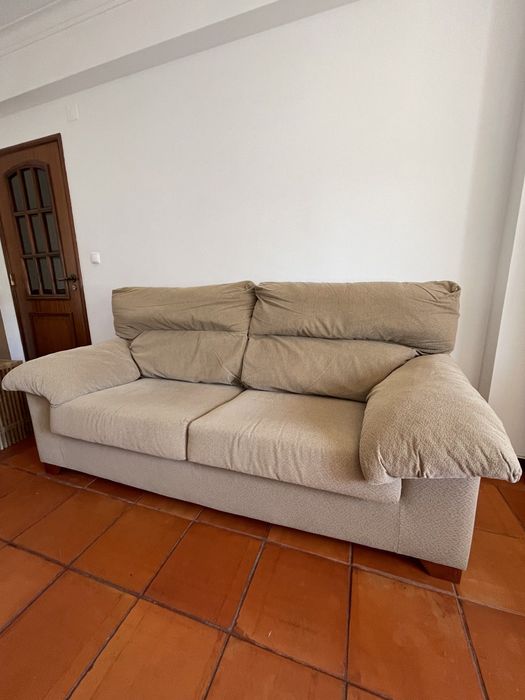 Sofá de dois lugares