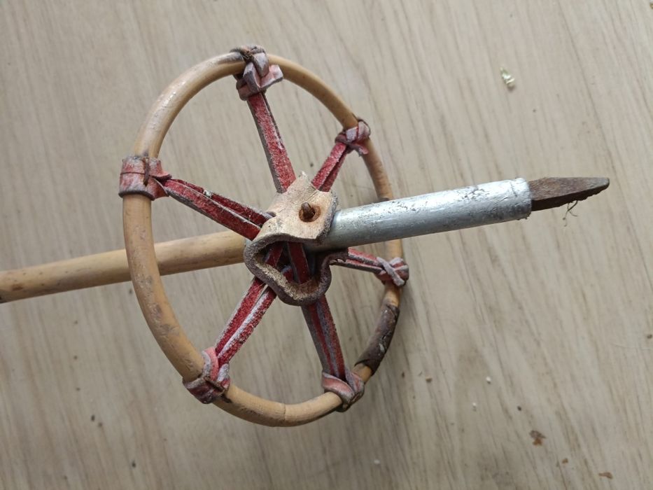 Kijki narciarskie bambusowe stare..