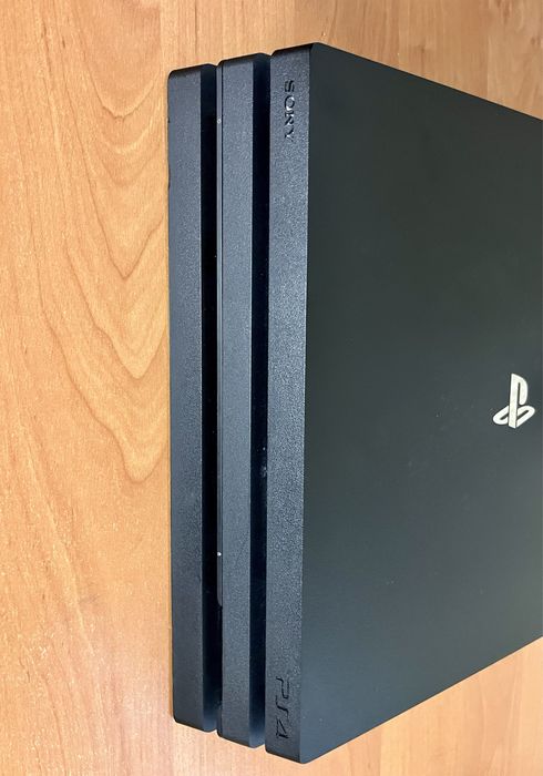 Sony PlayStation 4 Pro 1TB в гарному стані