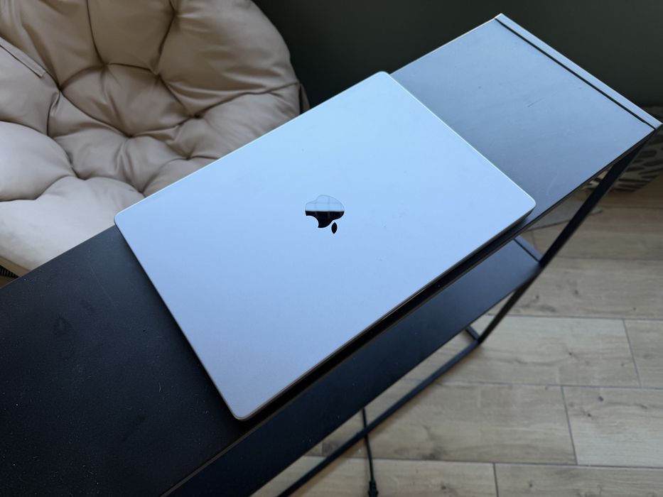 FV23% / Macbook 16” PRO / M1 Pro / 32GB RAM / 1000GB SSD