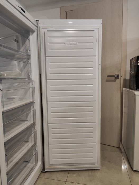 Морозильна камера NoFrost KERNAU KFUF 15162 NF W з Європи