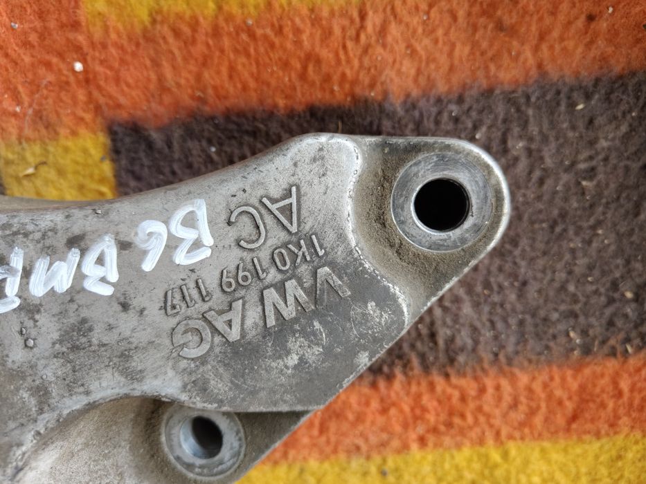 Łapa mocowanie  uchwyt silnika volkswagen passat b6 Touran golf 5 bmp