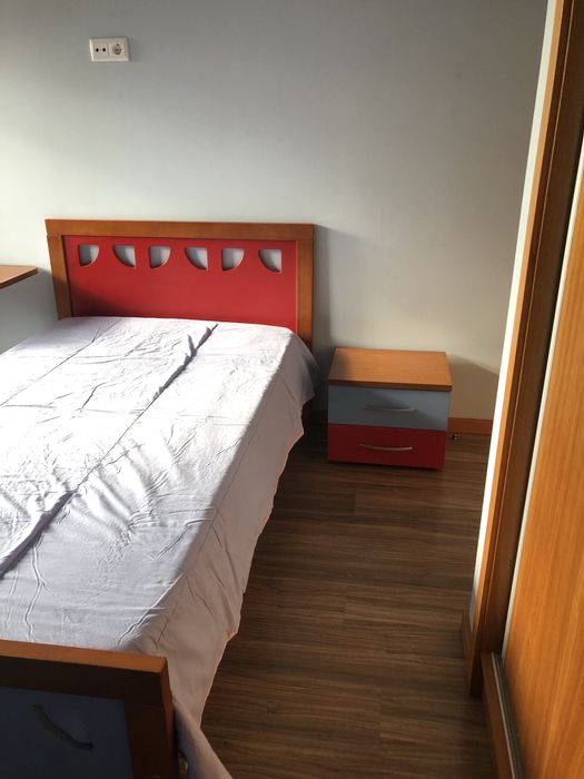 Cama e mesinha