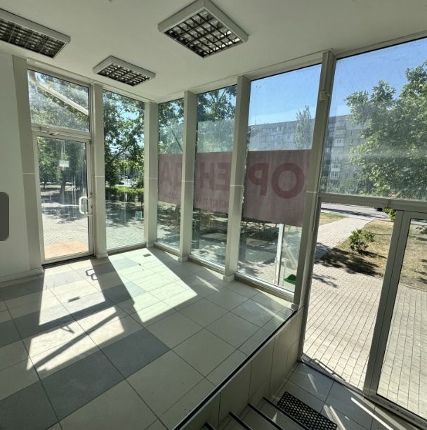 Пр.Центральный/8-го Марта фасадное помещение 200м 50000грн