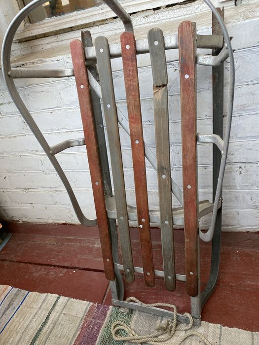 Продам санки, б/у радянських часів, з дефектом - одна планка поломана