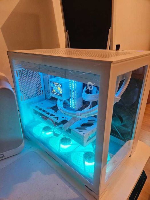 PC Gaming & Workstation Custom White - Ryzen 7 | RX 7800 XT Pure