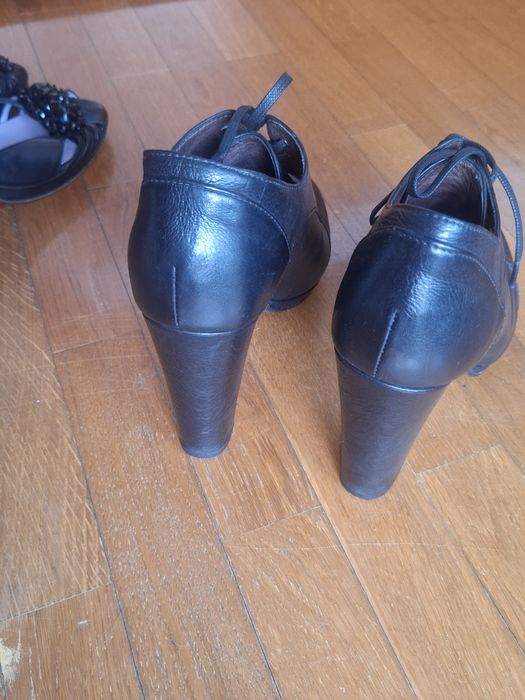 Sapatos / Botins  em Pele com Atacadores (Tamanho 39) – Excelentes