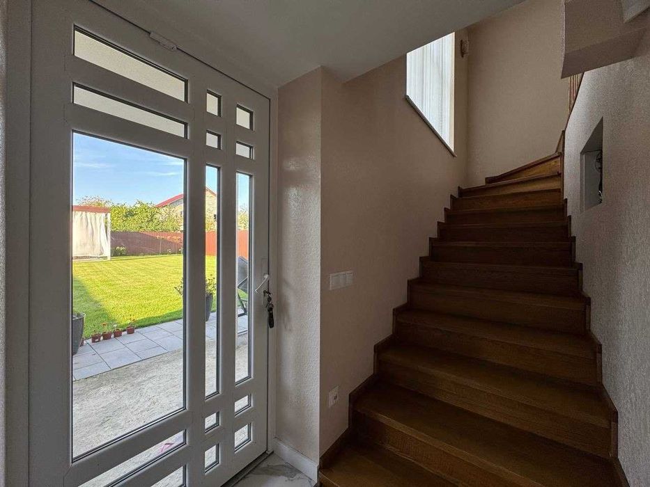 Сучасний будинок з ремонтом біля Івано-Франківська | 158 м² | 4 сотки