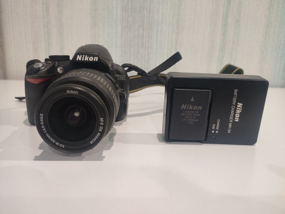 Продам майже новий Nikon D3100 з кітовим об'єктивом