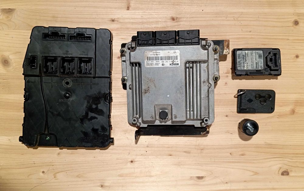 ЕБУ, Блок управління двигуном Renault Scenic 2.0 dci (АКПП) 8200688494