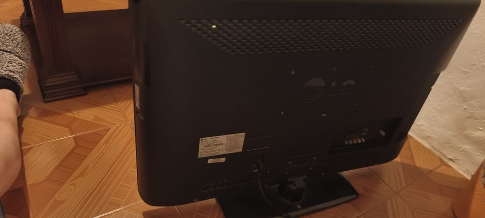 Televisão LG  
Modelo: 32LS3400