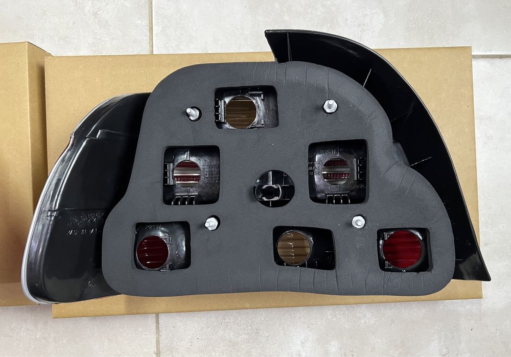 2 X Farolins traseiros Bmw 520d, 530d, E39 4 portas de 1995 a 2000