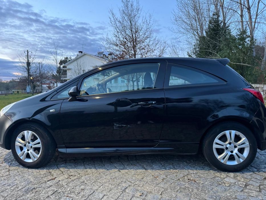 Carro opel corsa preto modelo 2009, gasóleo.