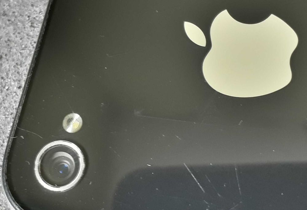 Сенсорний мобільний телефон IPhone A1332