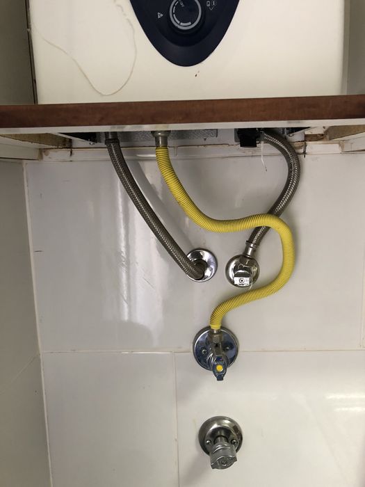 Serviços Canalização e Reparaçãos, Desentupime Só aos fins de semanas.