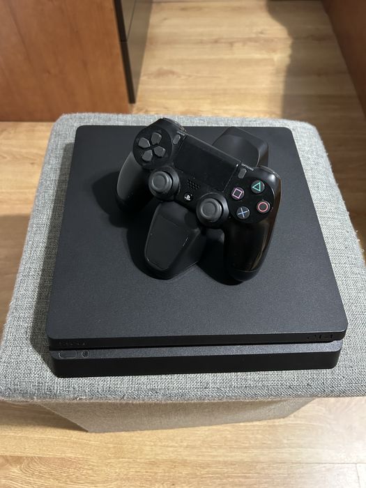 Consola PlayStation 4 com 1T e jogo incluído