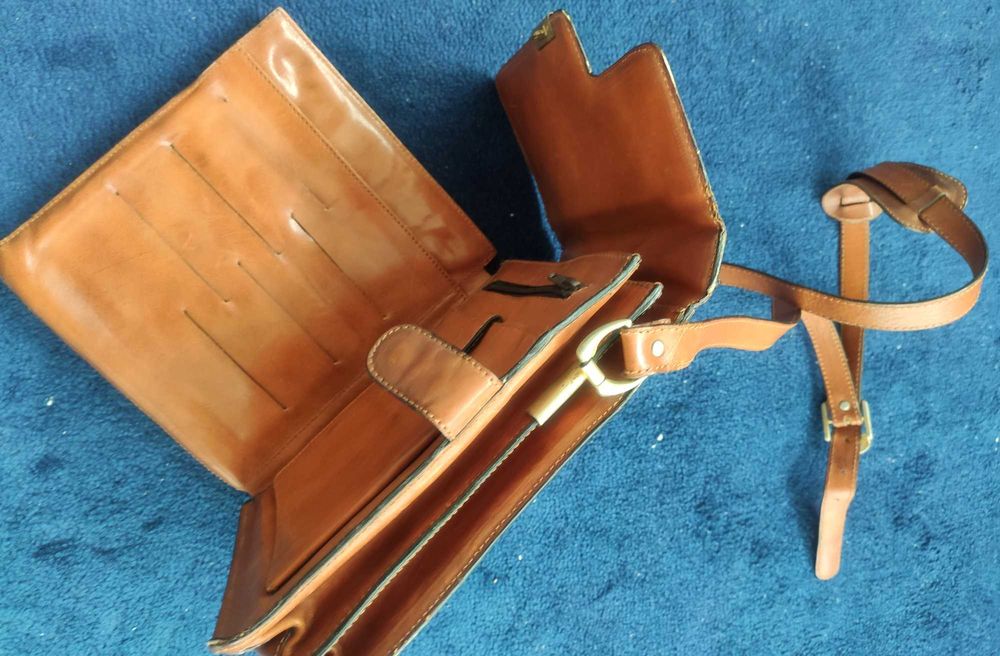 Mala de homem em pele