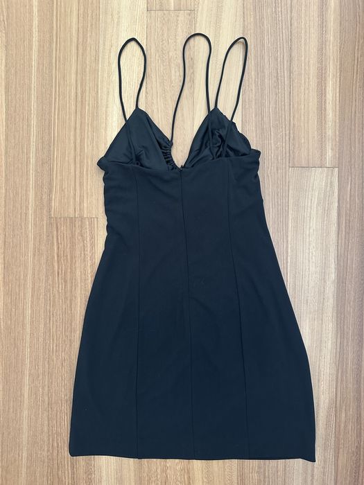 Vestido preto com cut out ZARA