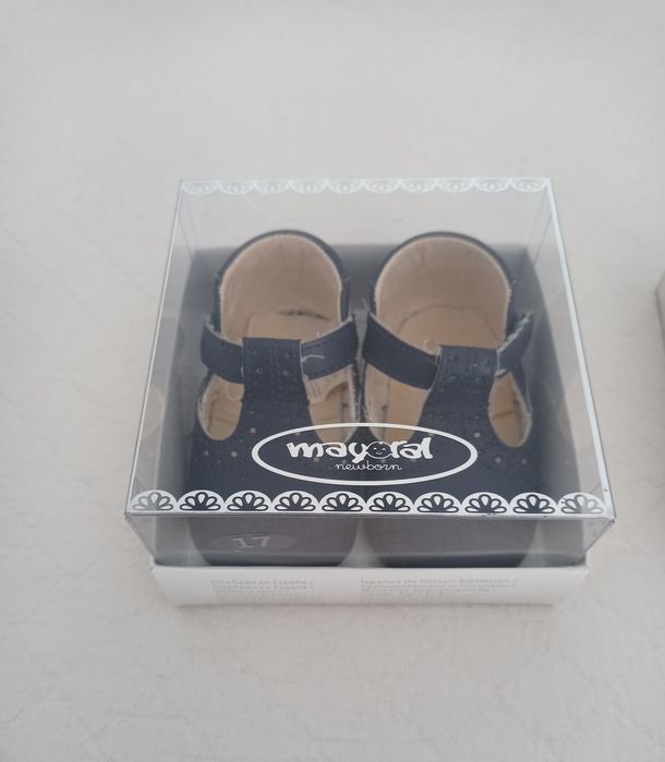 Vários sapatinhos bebê