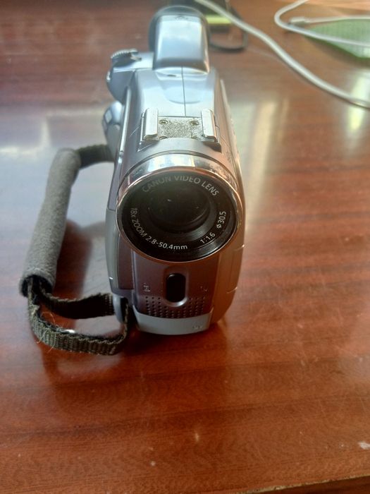 Видеокамера Canon mv700i