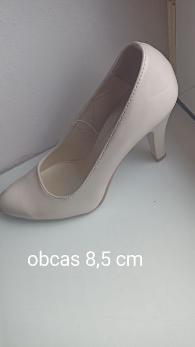 Szpilki ecru rozm 38 zł