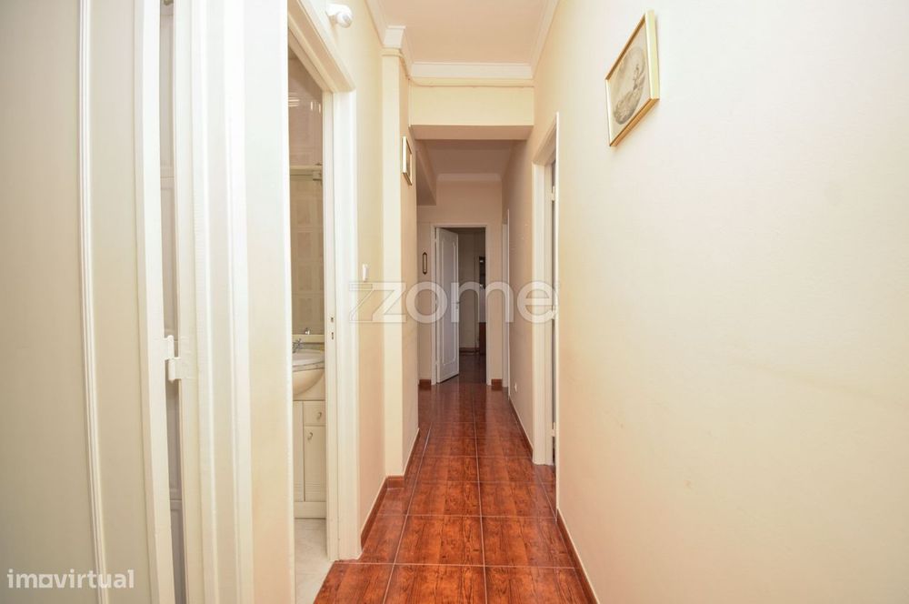 Apartamento T3 com Vista de Rio e Luz Natural | 9º Andar com Elevad...