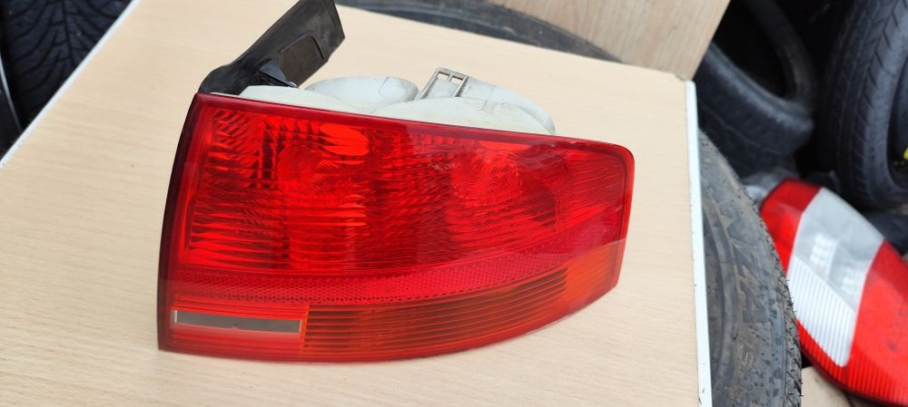 Audi A4 B7 sedan 2006r. Lampa tył prawa oryginał Hella 8E5945096