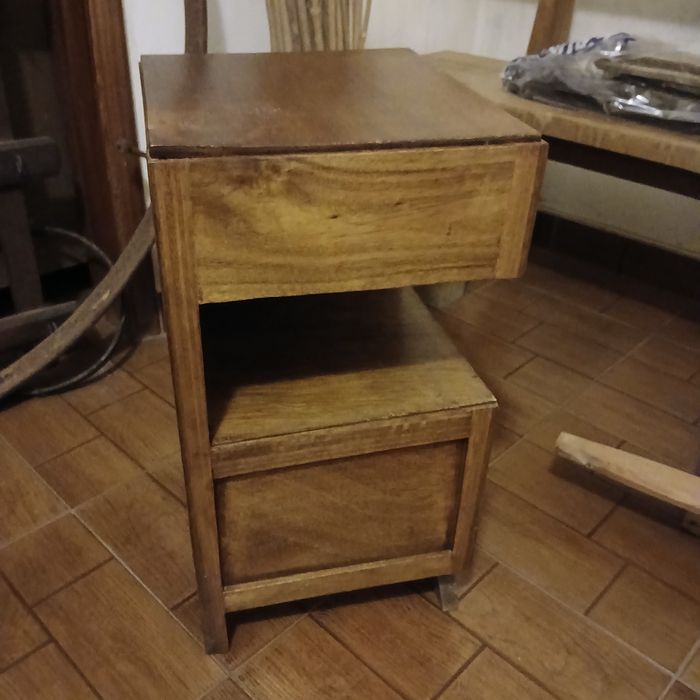 Mesinha de cabeceira