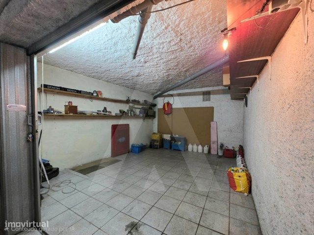 Garagem fechada localizada em Esgueira