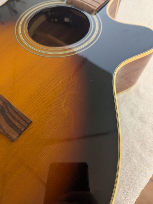 Guitarra electroacústica Takamine EG260C