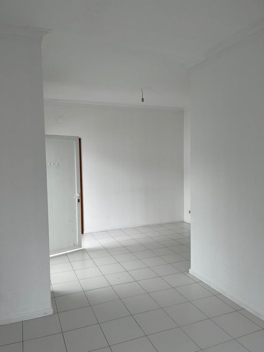Apartamento T2, sito no lugar das Neves, Vila de Punhe