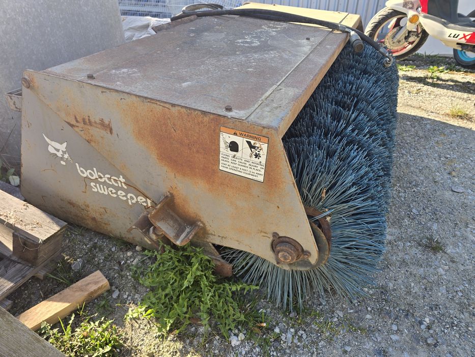 Zamiatarka hydrauliczna bobcat sweeper wacker neuson